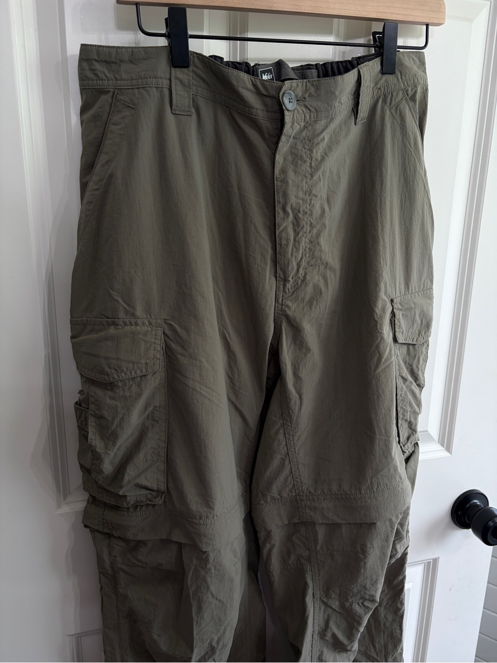 Great condition REI Men's Convertible Cargo Pants size L — Olive Green. Nylon - Picture 2 of 13